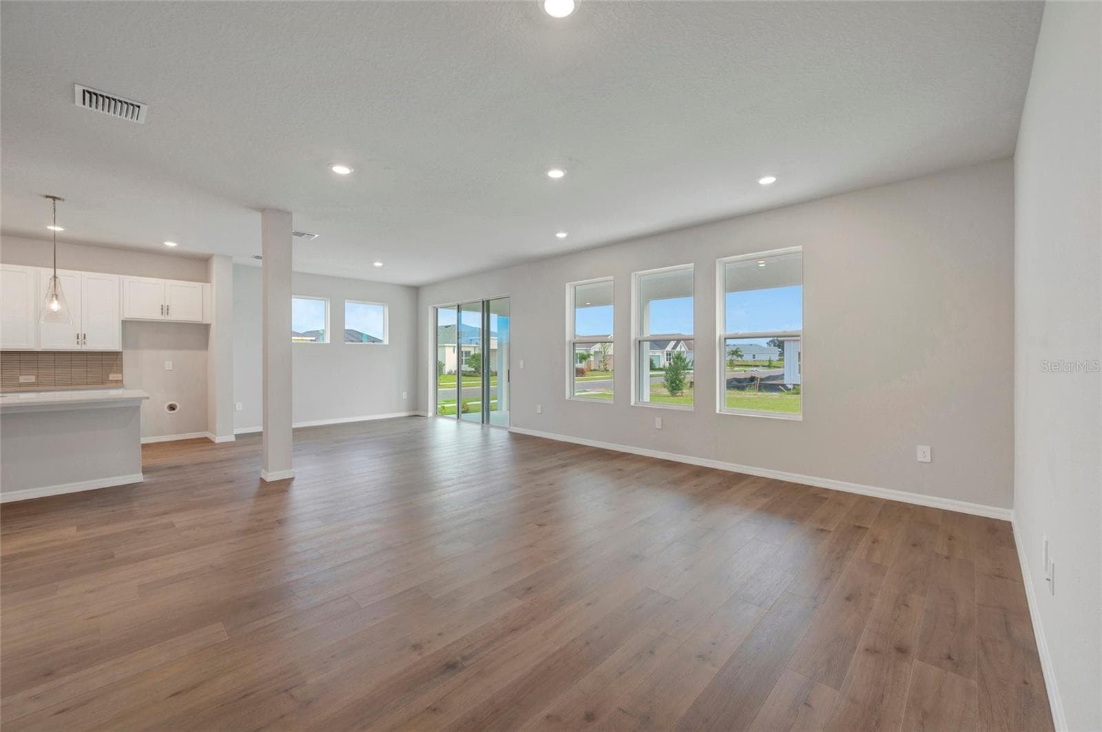 Family Room - 439 SPRING HARVEST DR, PLANT CITY