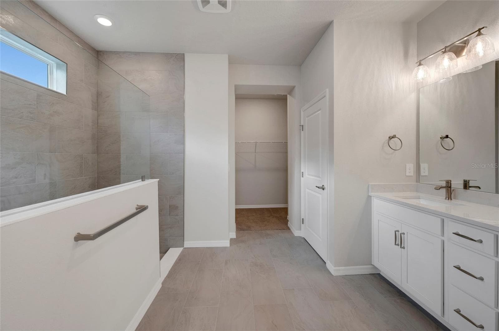 Owner's Bath - 439 SPRING HARVEST DR, PLANT CITY