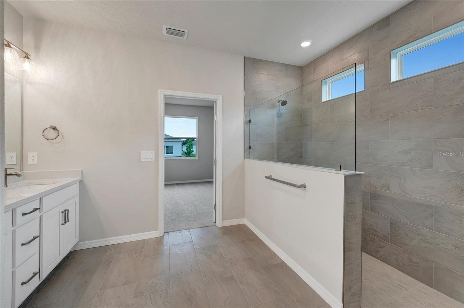 Owner's Bath - 439 SPRING HARVEST DR, PLANT CITY