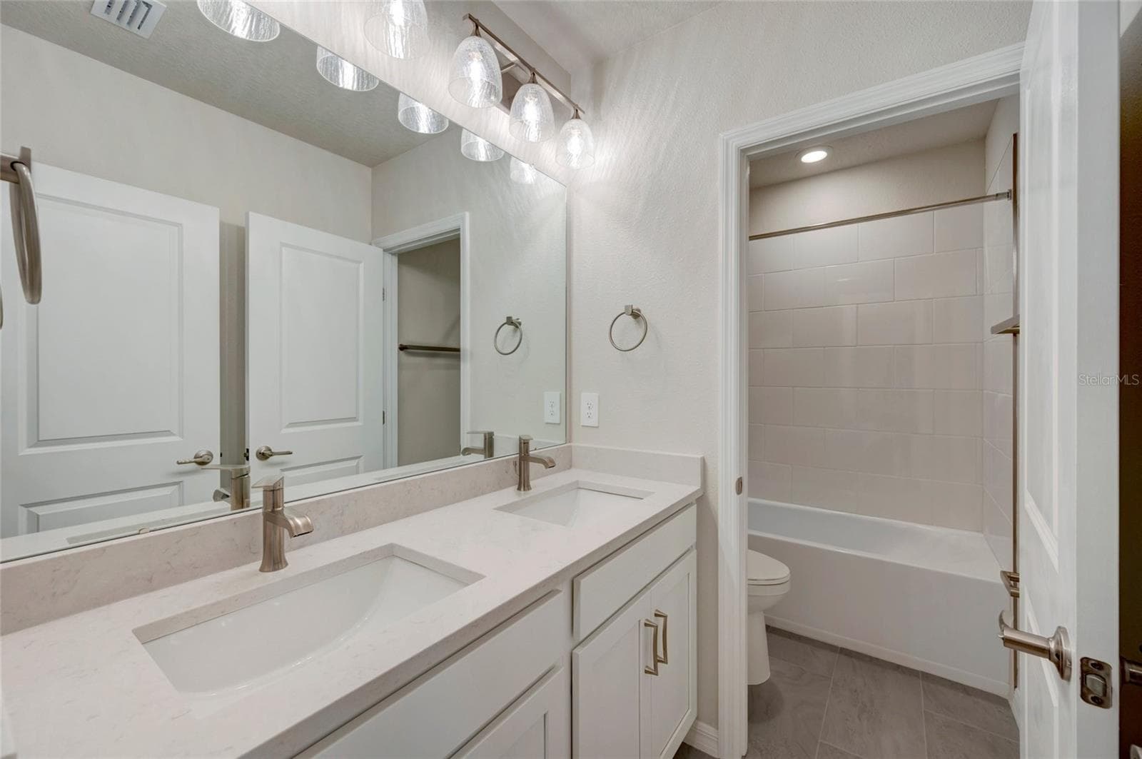 Bathroom - 439 SPRING HARVEST DR, PLANT CITY