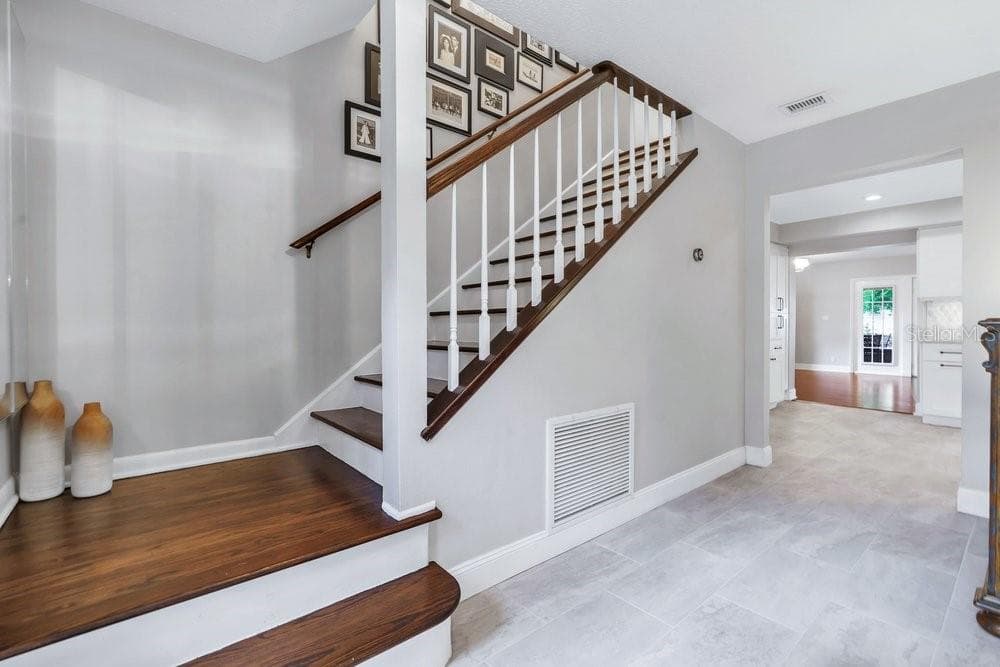 Single Family Residence at 2572 FIFESHIRE DR, WINTER PARK, photo 3 of 47