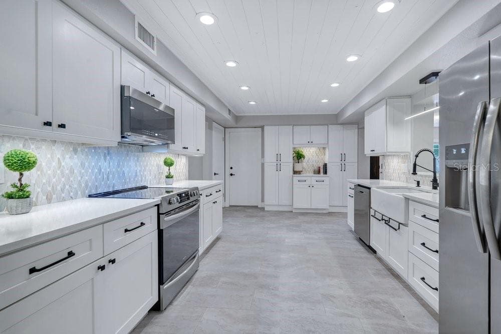 Single Family Residence at 2572 FIFESHIRE DR, WINTER PARK, photo 10 of 47