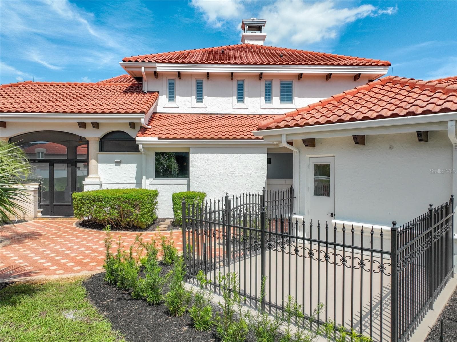 dog house/run area - 2405 ALAQUA DR, LONGWOOD