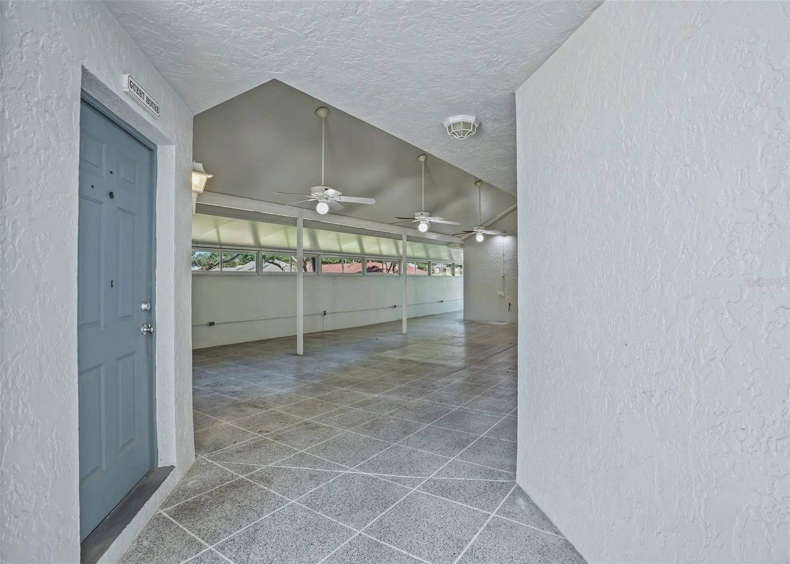 Covered Entrance & Private access to Casita - 17681 SE 115TH CT, SUMMERFIELD