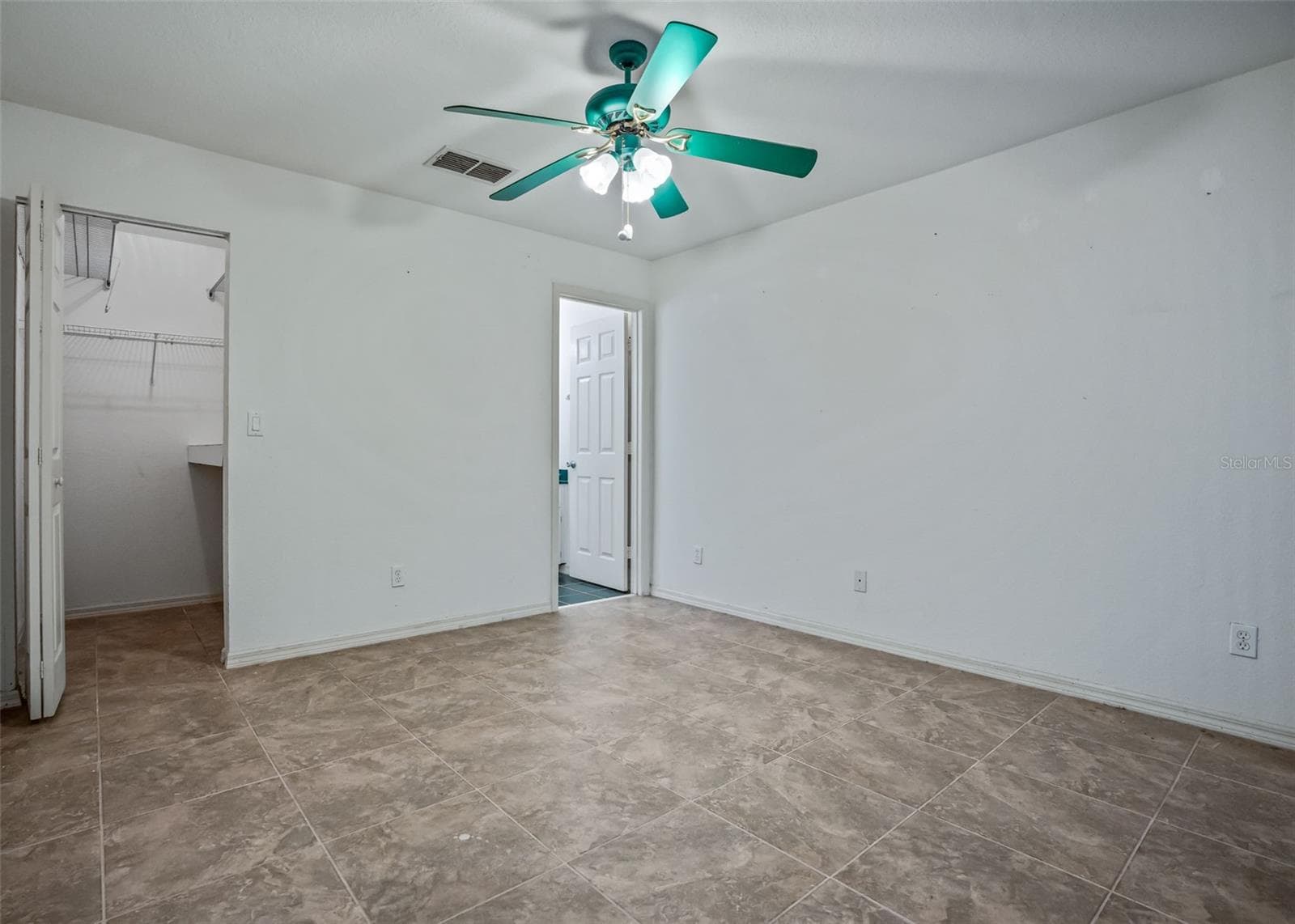 Casita w/Walk in Closet & Full Bathroom - 17681 SE 115TH CT, SUMMERFIELD
