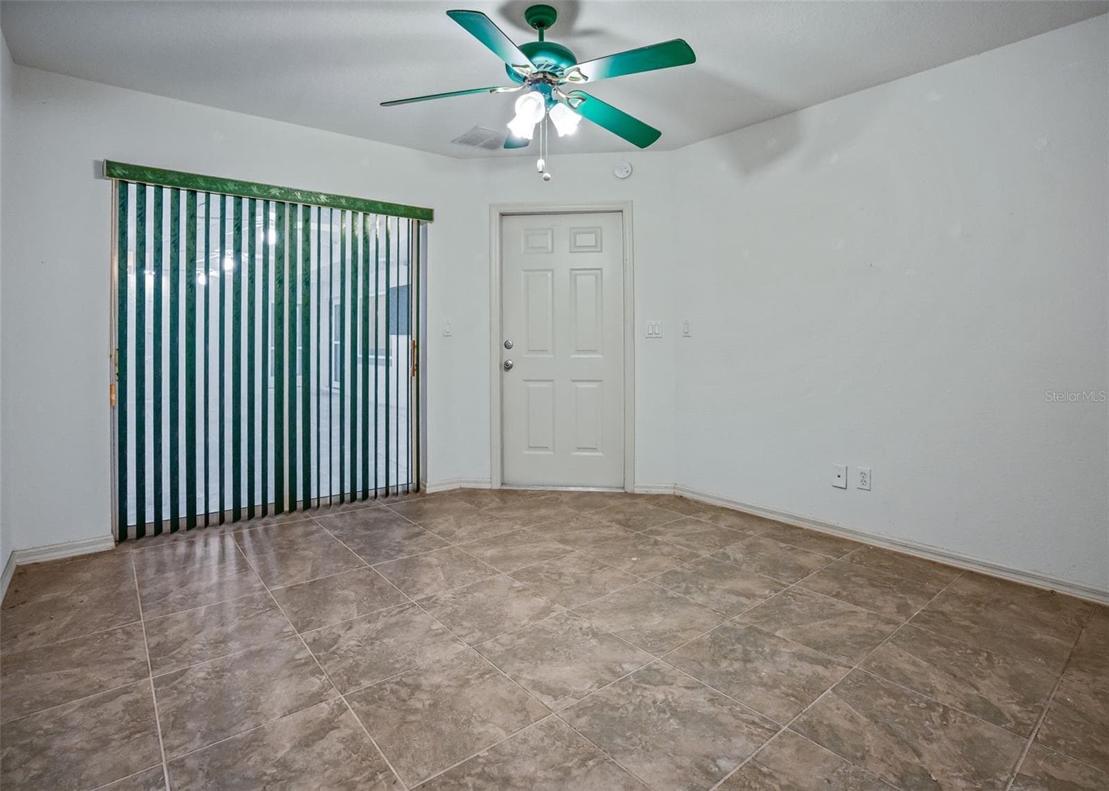Casita w/Sliders to Courtyard & Door to Covered entranced - 17681 SE 115TH CT, SUMMERFIELD