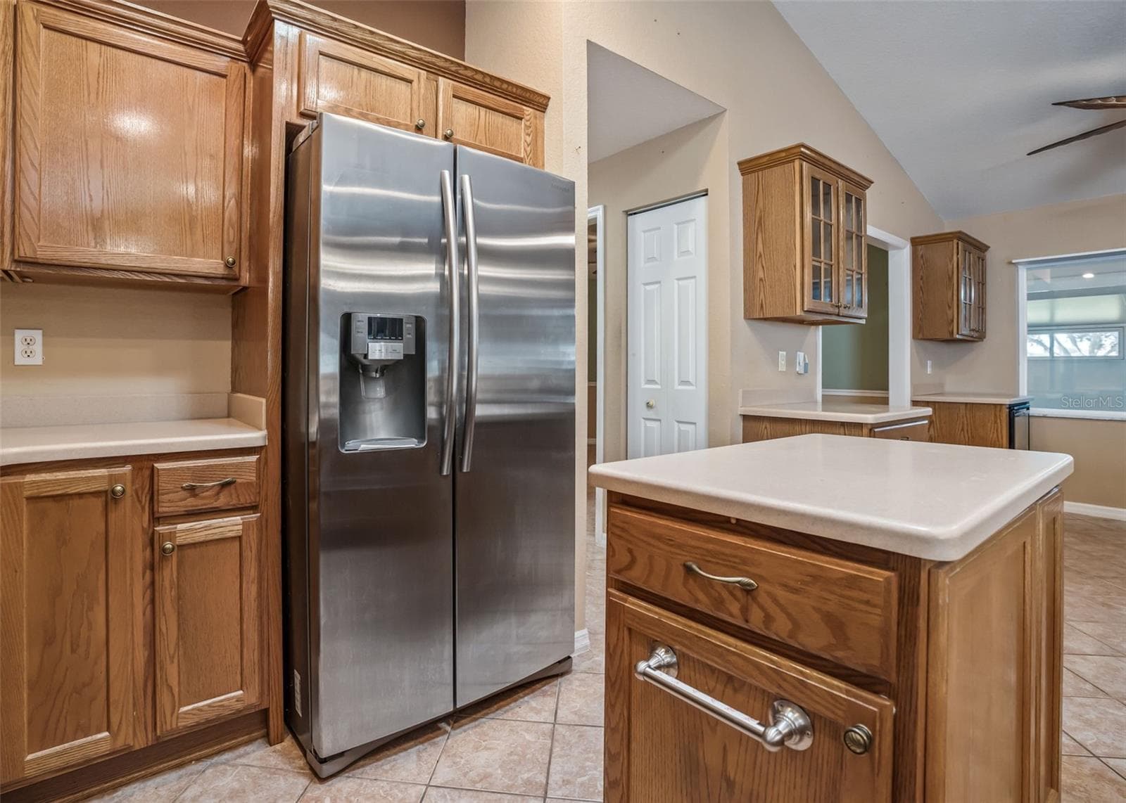 Stainless appliances & Center Island - 17681 SE 115TH CT, SUMMERFIELD