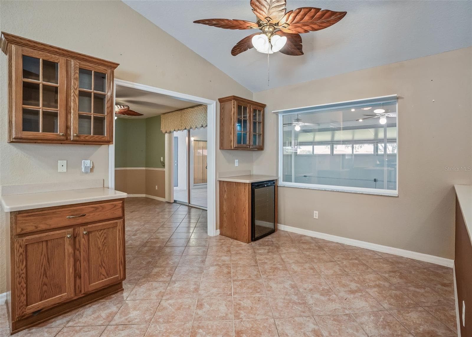 Eat in area of Kitchenw/Built Ins - 17681 SE 115TH CT, SUMMERFIELD