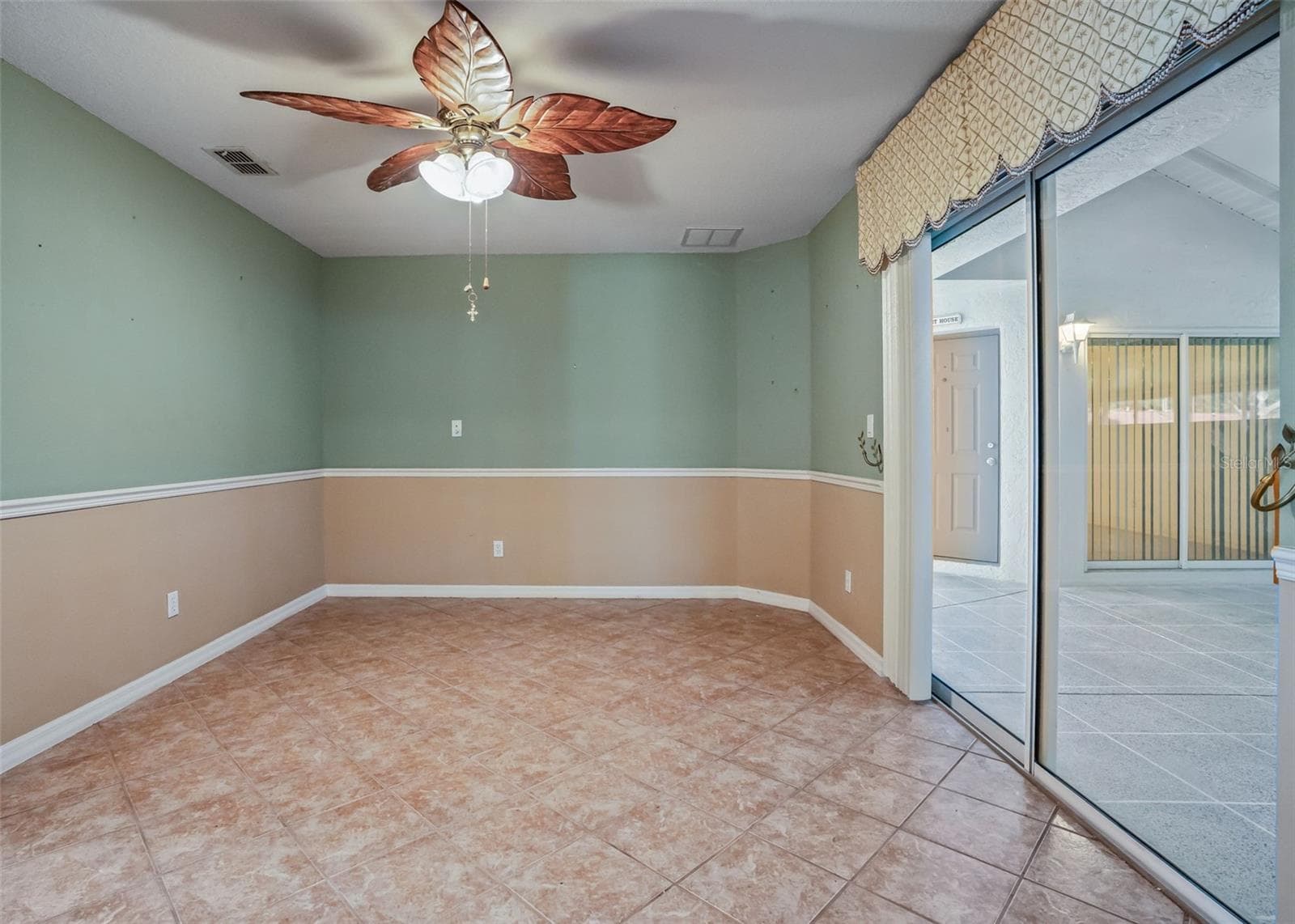 Could be Dining area or Study - 17681 SE 115TH CT, SUMMERFIELD