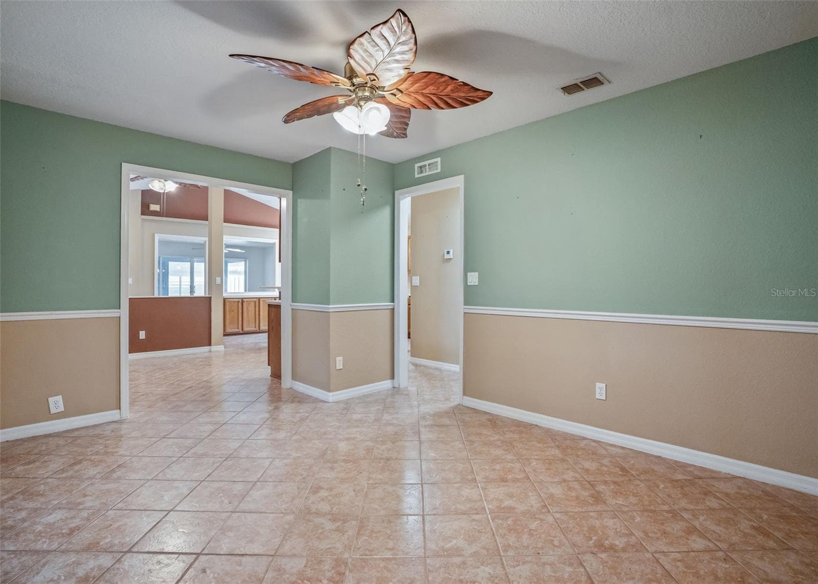 Plenty of Natural light - 17681 SE 115TH CT, SUMMERFIELD