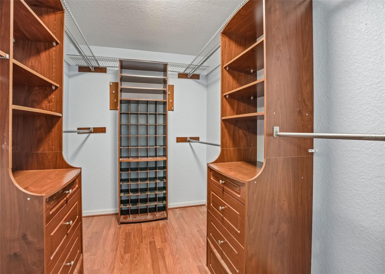 Closet w/Built Ins - 17681 SE 115TH CT, SUMMERFIELD