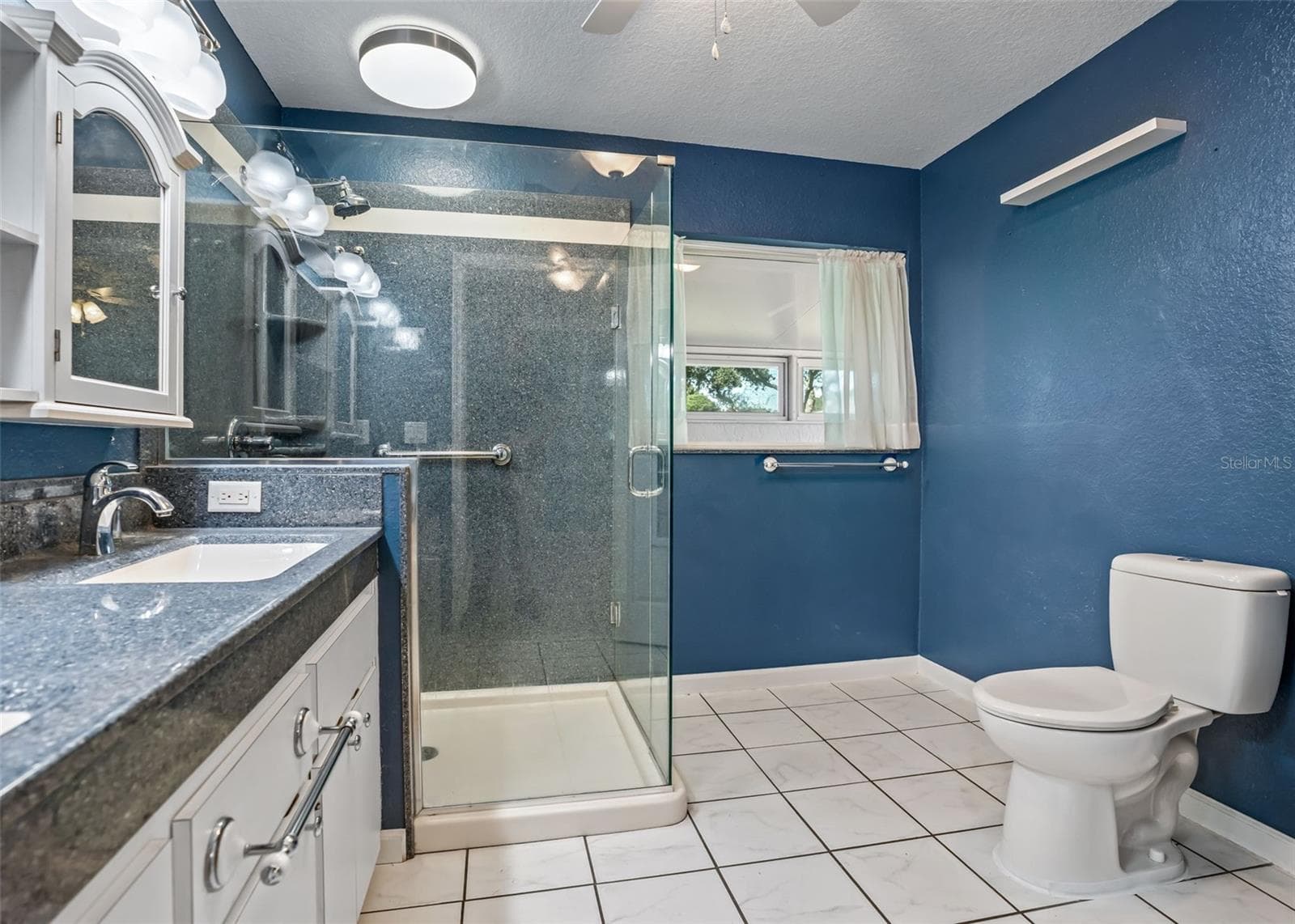 Large Tiled Walk In Shower & High Rise Commode - 17681 SE 115TH CT, SUMMERFIELD