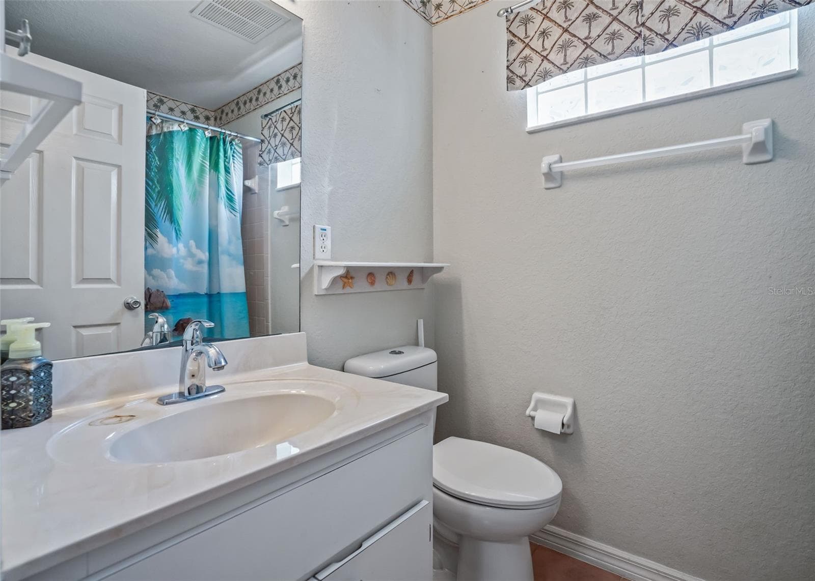 Guest Bathroom - 17681 SE 115TH CT, SUMMERFIELD