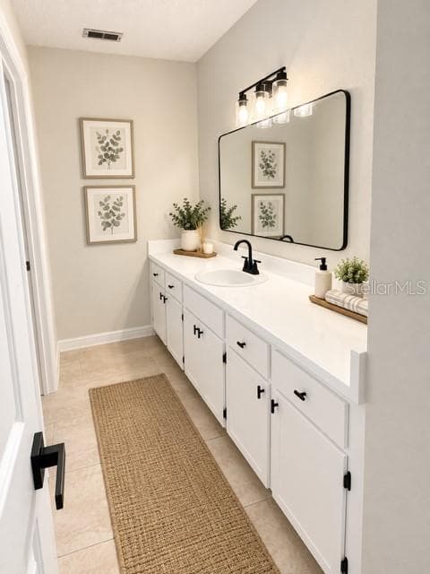 Middle Bath - 40145 W 7TH AVE, UMATILLA