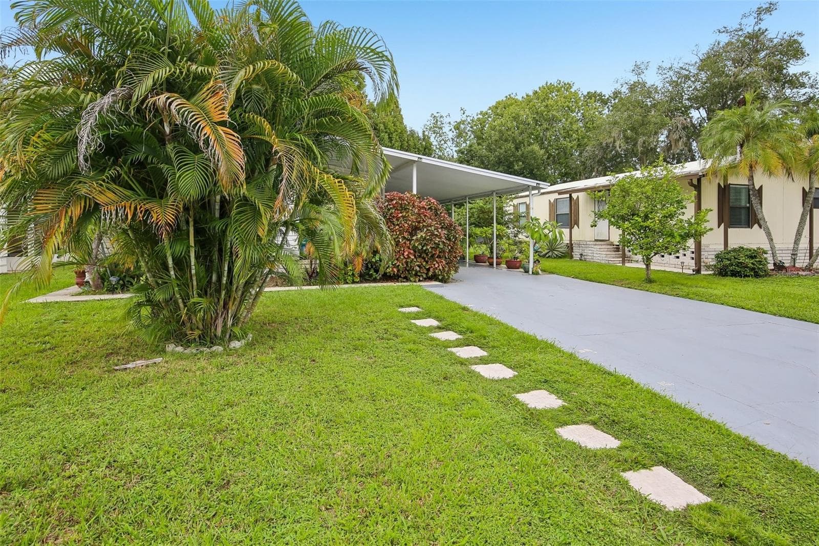 Manufactured Home at 8807 SHELDON WEST DR, TAMPA, photo 2 of 22