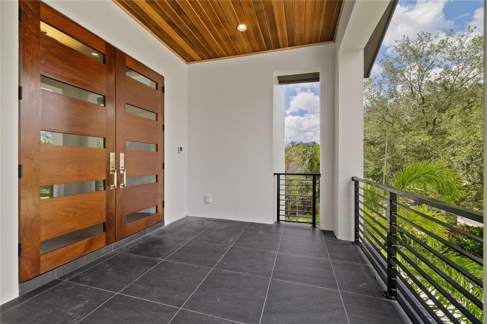 Single Family Residence at 4902 W SAN NICHOLAS ST, TAMPA, photo 4 of 80