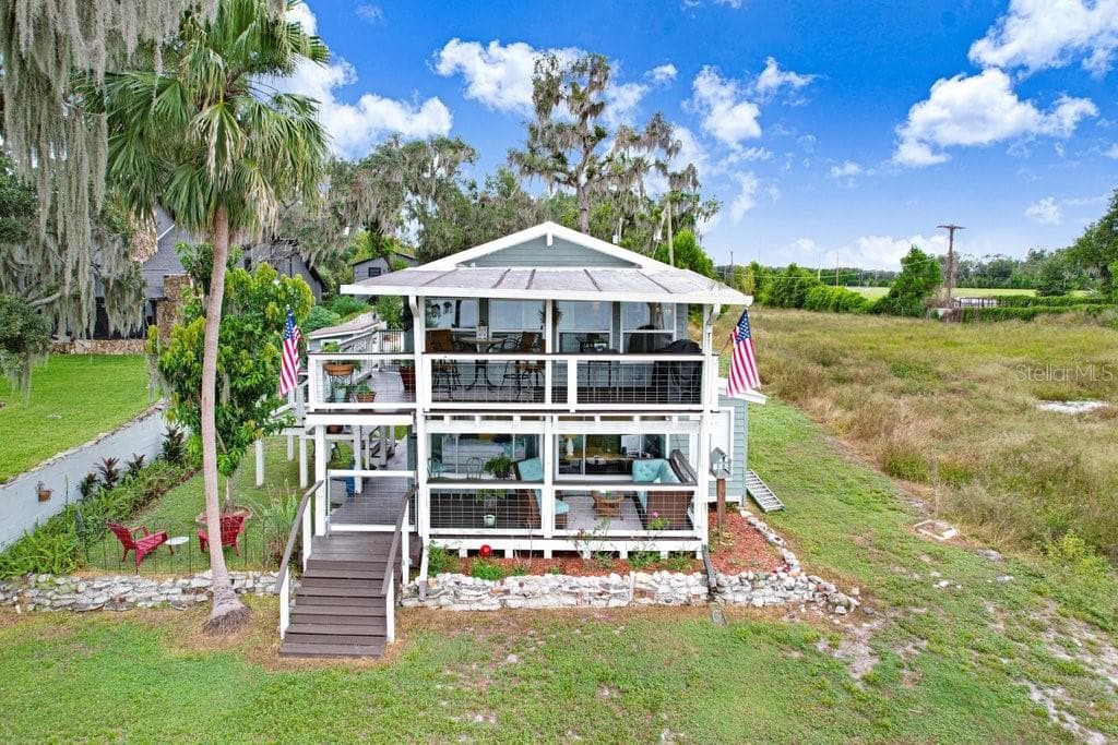 HUGE porches for Lake Thonotosassa Views - 11337 KNIGHTS GRIFFIN RD, THONOTOSASSA