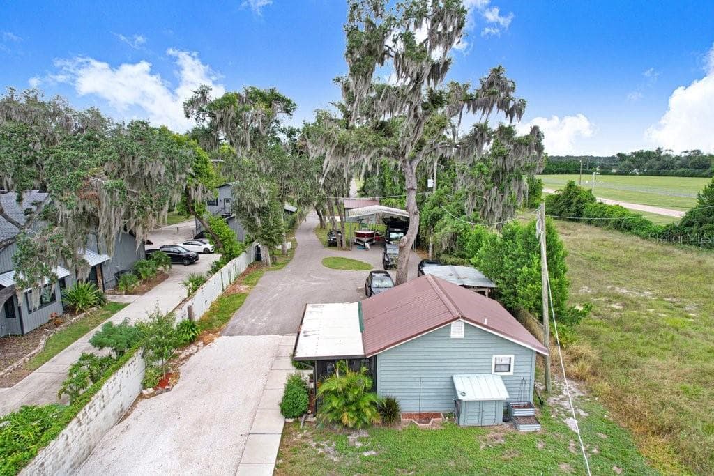 Single Family Residence at 11337 KNIGHTS GRIFFIN RD, THONOTOSASSA, photo 17 of 91