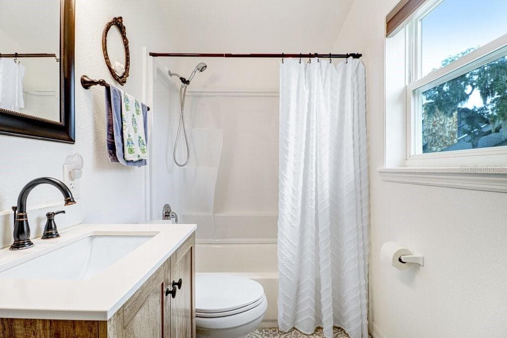 Second Floor Bathroom - 11337 KNIGHTS GRIFFIN RD, THONOTOSASSA
