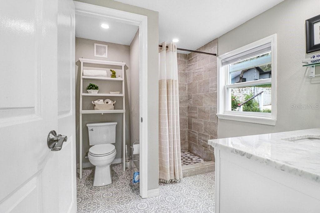 Primary Bathroom - 11337 KNIGHTS GRIFFIN RD, THONOTOSASSA