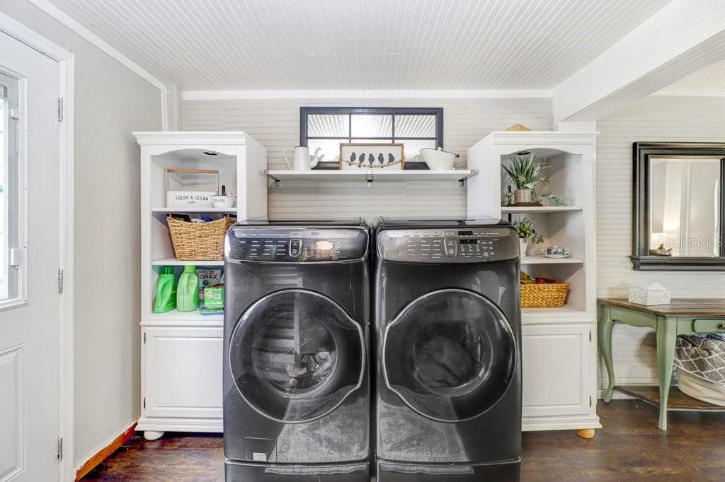 Laundry in downstairs living area - 11337 KNIGHTS GRIFFIN RD, THONOTOSASSA