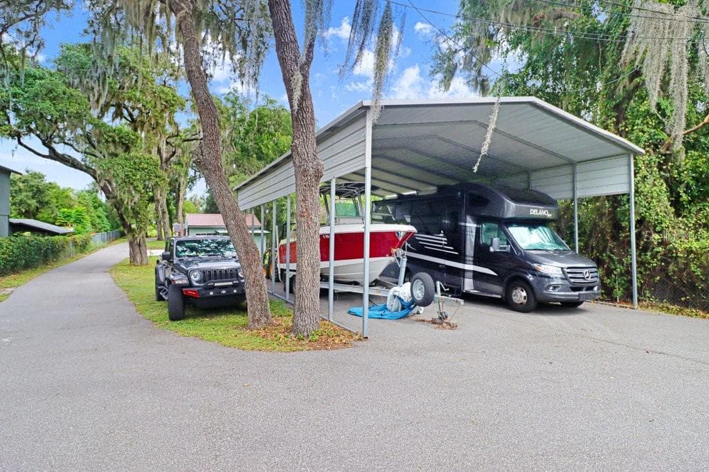 RV Carport with hookup - 11337 KNIGHTS GRIFFIN RD, THONOTOSASSA