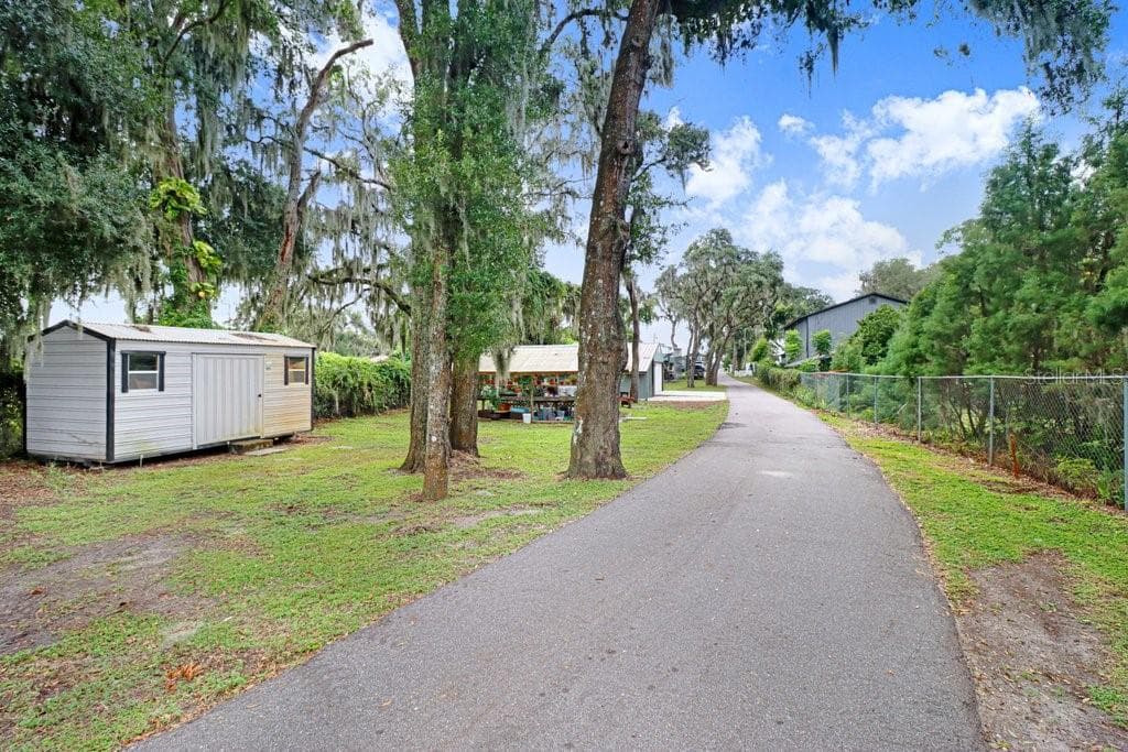 Shed at entrance - 11337 KNIGHTS GRIFFIN RD, THONOTOSASSA