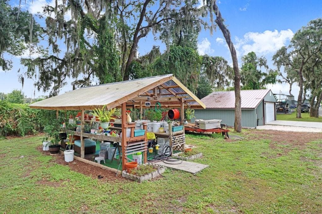 Potting Shed at the entrance of the Property - 11337 KNIGHTS GRIFFIN RD, THONOTOSASSA