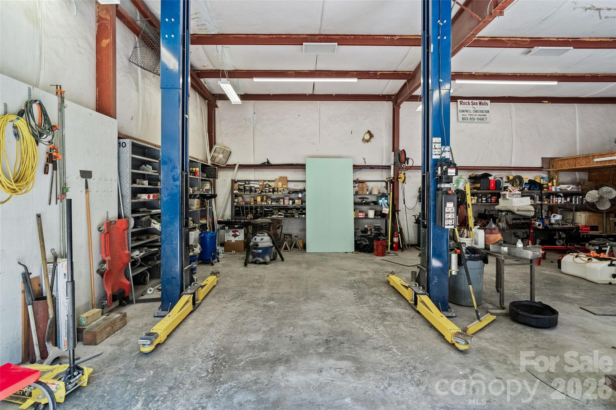 Heated workshop with 15,000 lift, 6" concrete floors. [40.5ft x 30.3ft] - 996 Beamguard Road, Clover