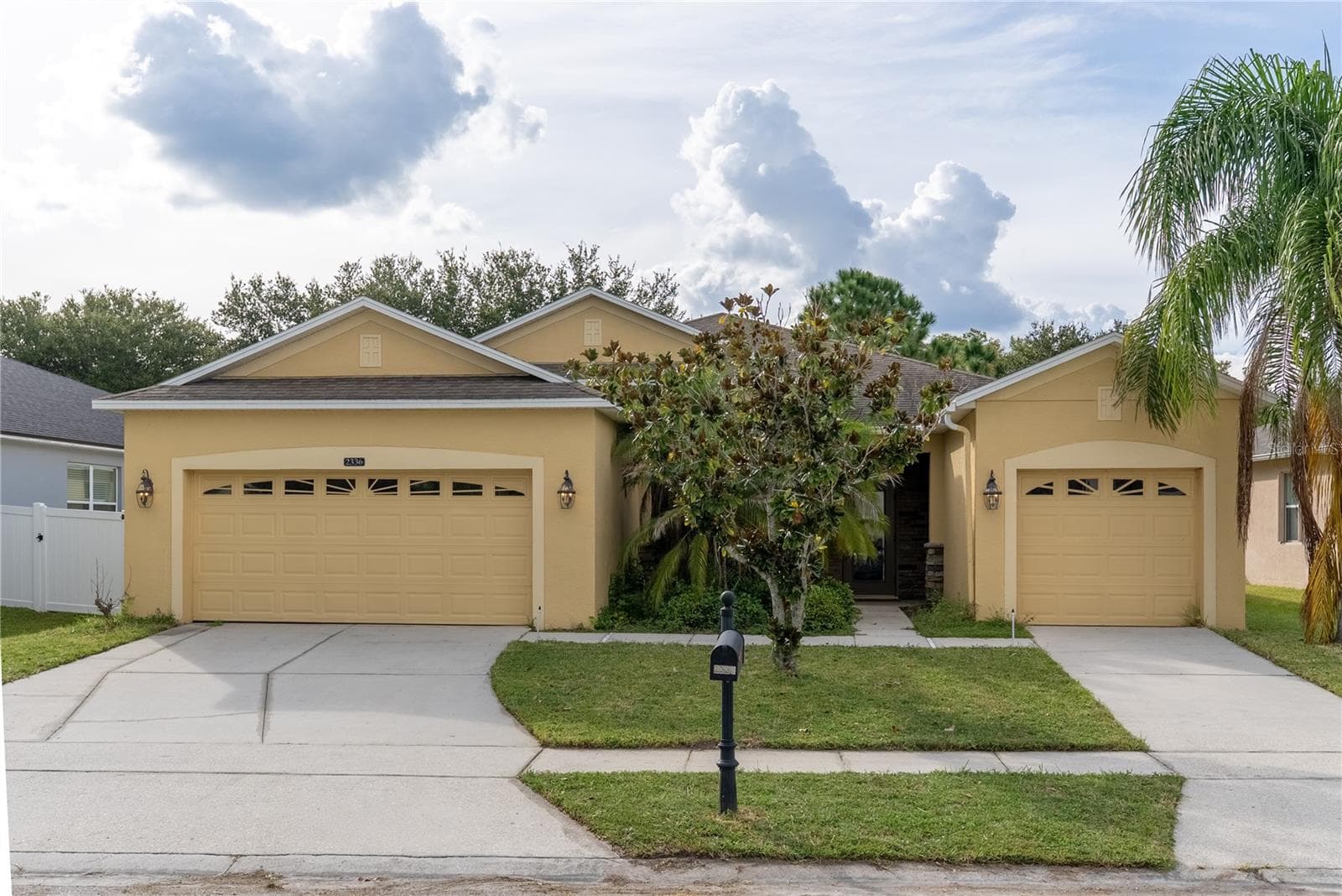2336 CROSSTON CIR