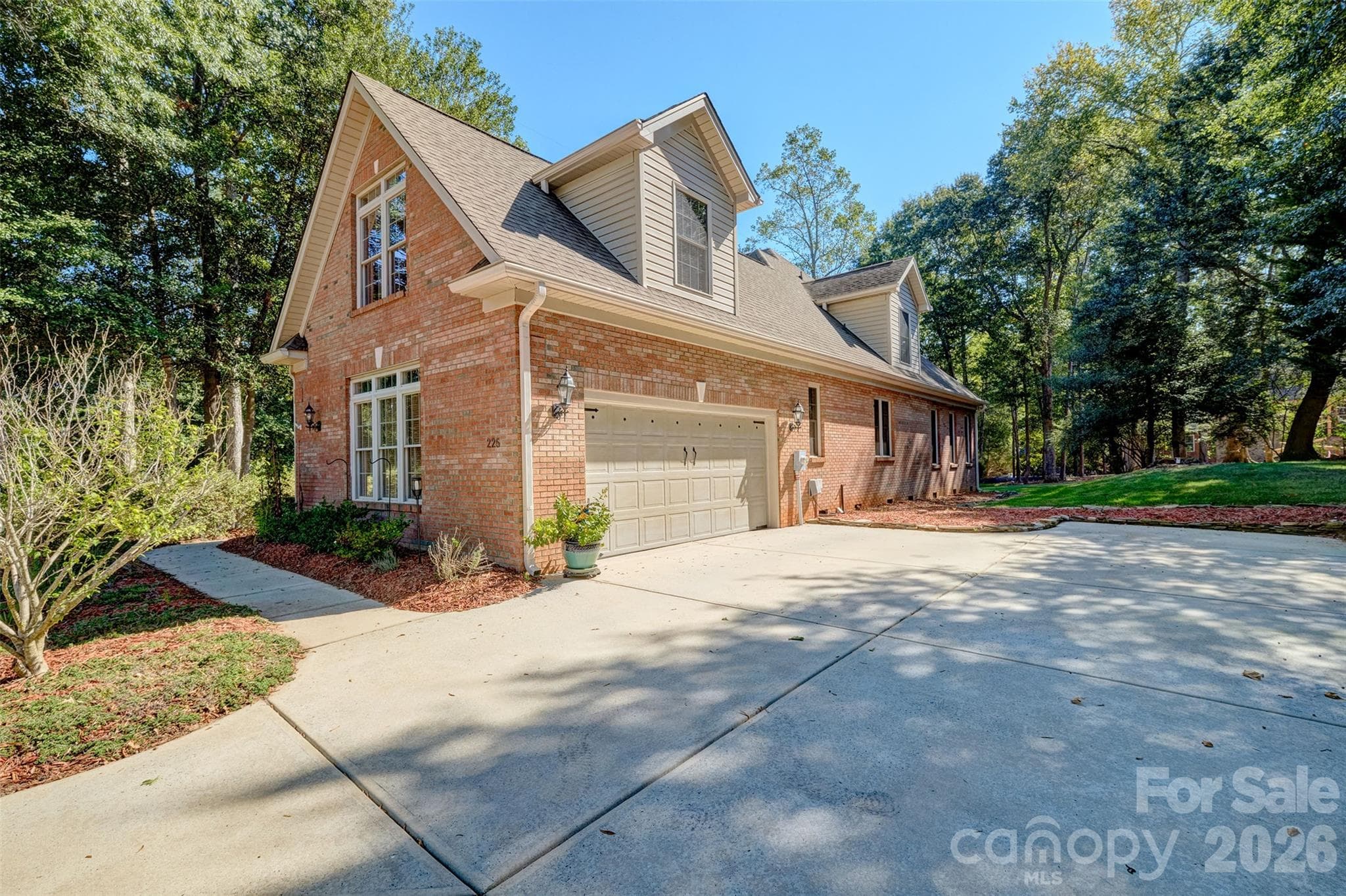 Single Family Residence at 225 Highland Forest Drive, Lake Wylie, photo 45 of 48