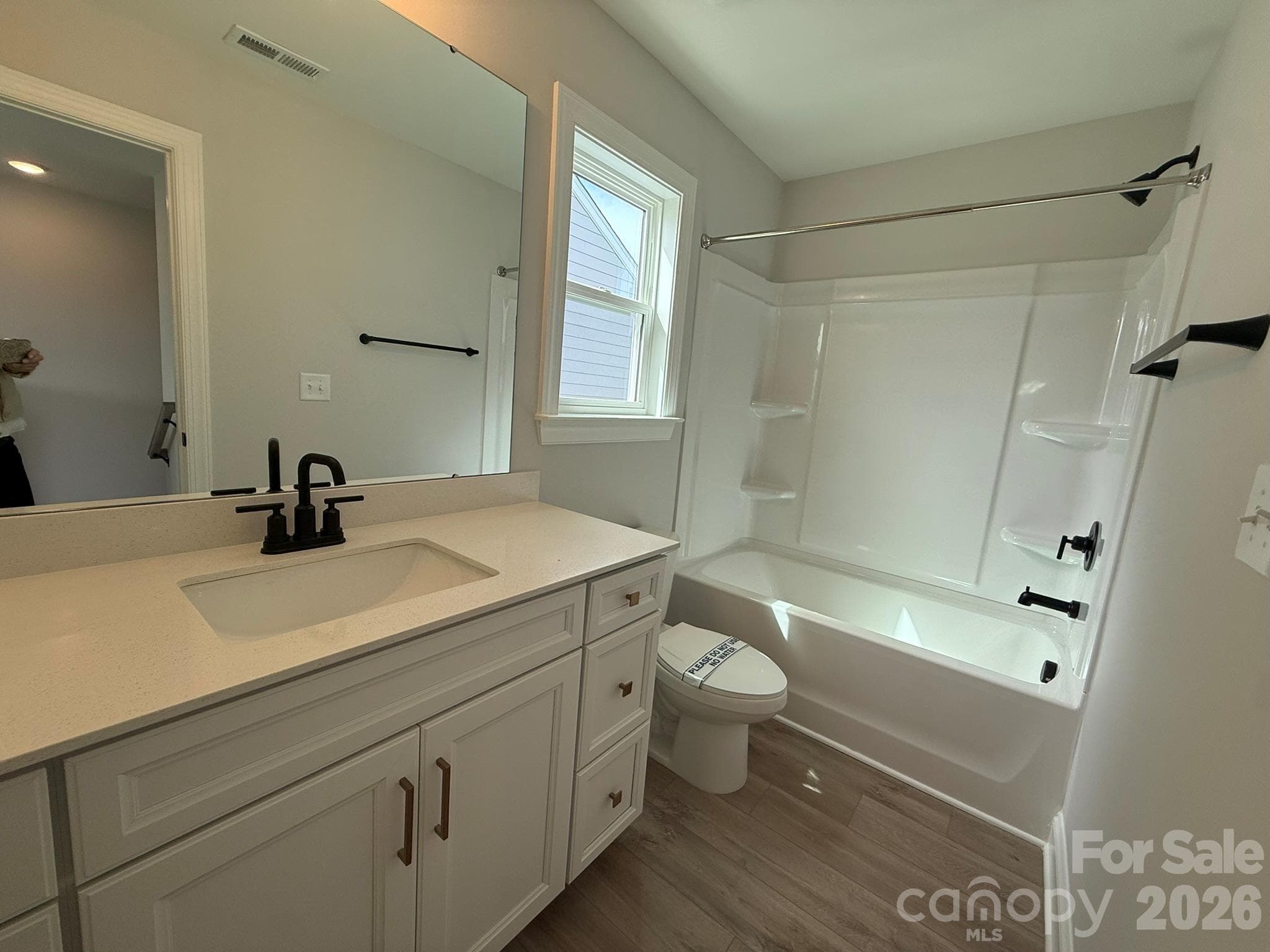Upper level bath - Stanley