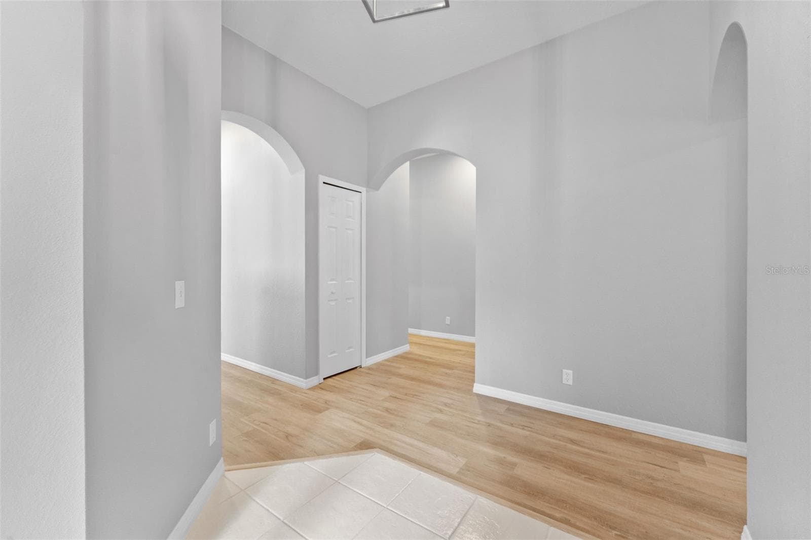 Single Family Residence at 19009 FISHERMANS BEND DR, LUTZ, photo 8 of 56