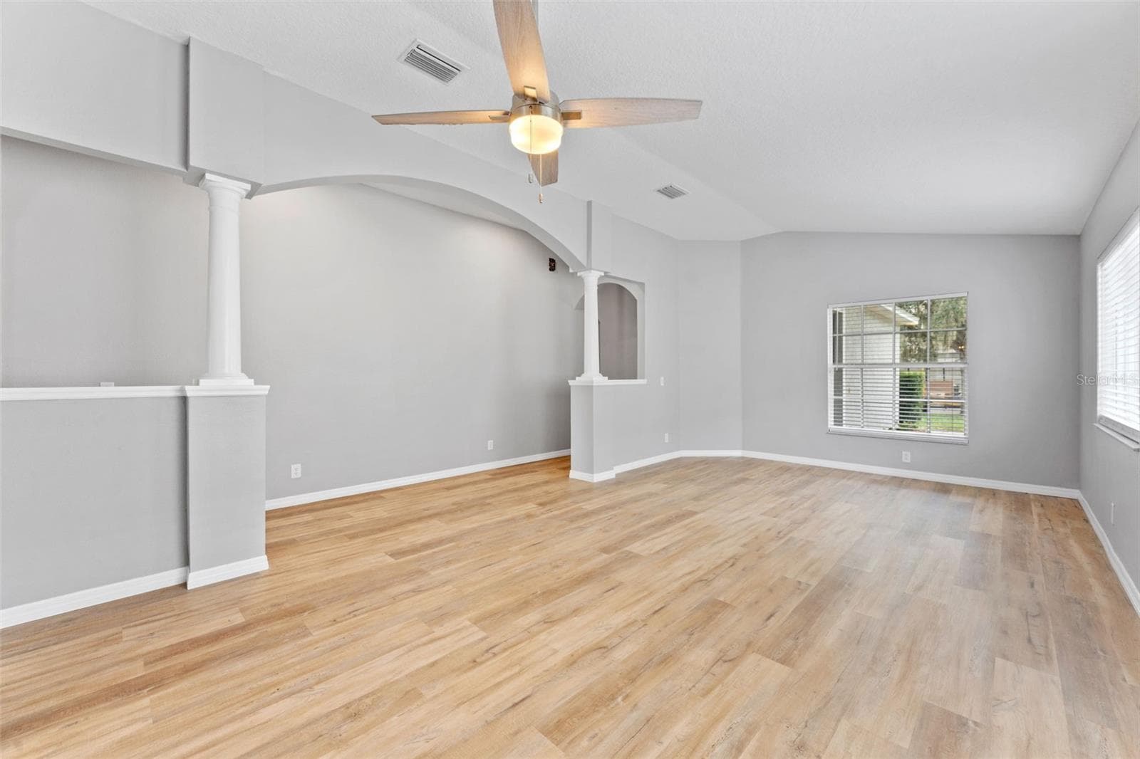 Single Family Residence at 19009 FISHERMANS BEND DR, LUTZ, photo 11 of 56