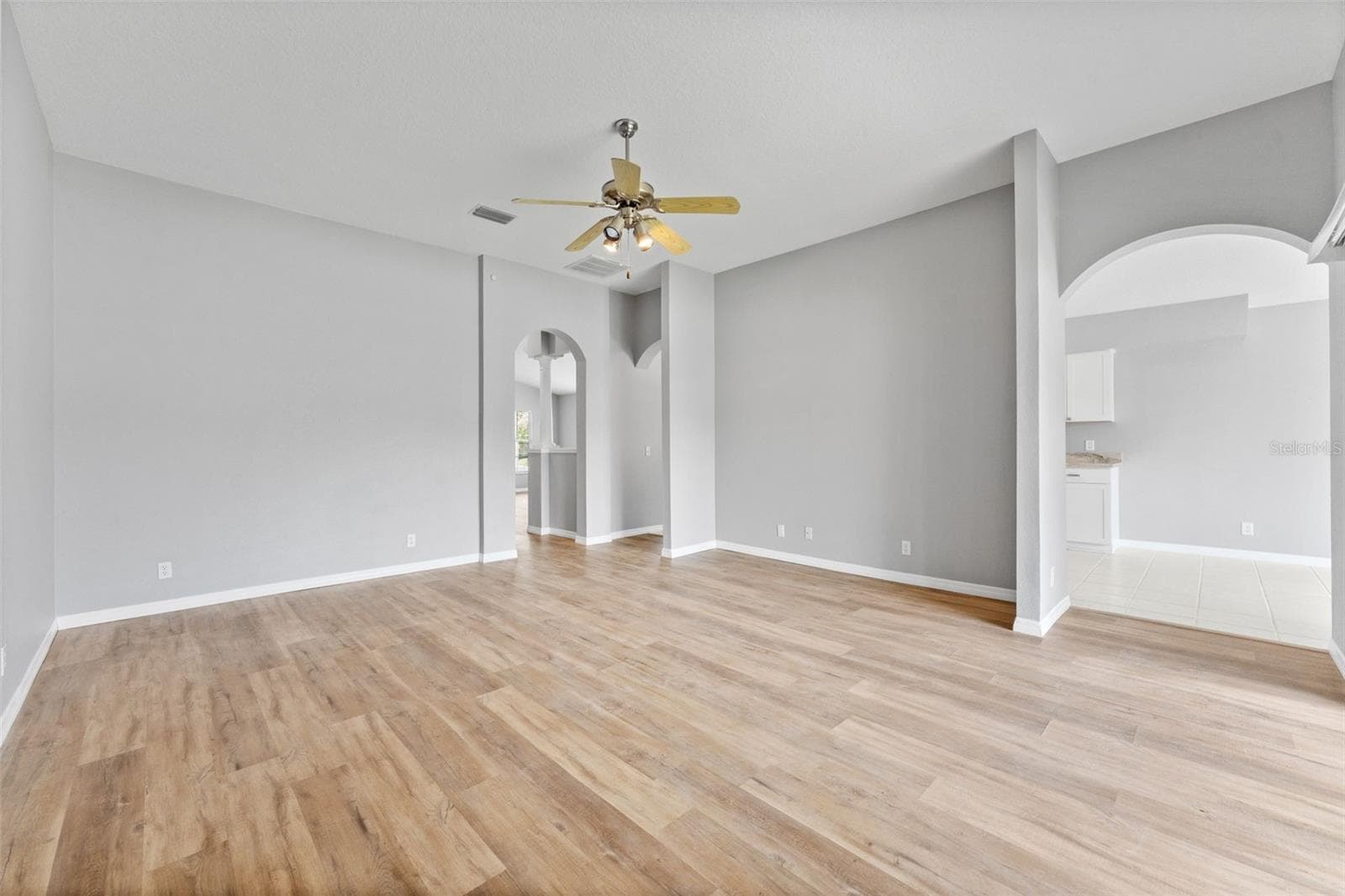 Single Family Residence at 19009 FISHERMANS BEND DR, LUTZ, photo 17 of 56
