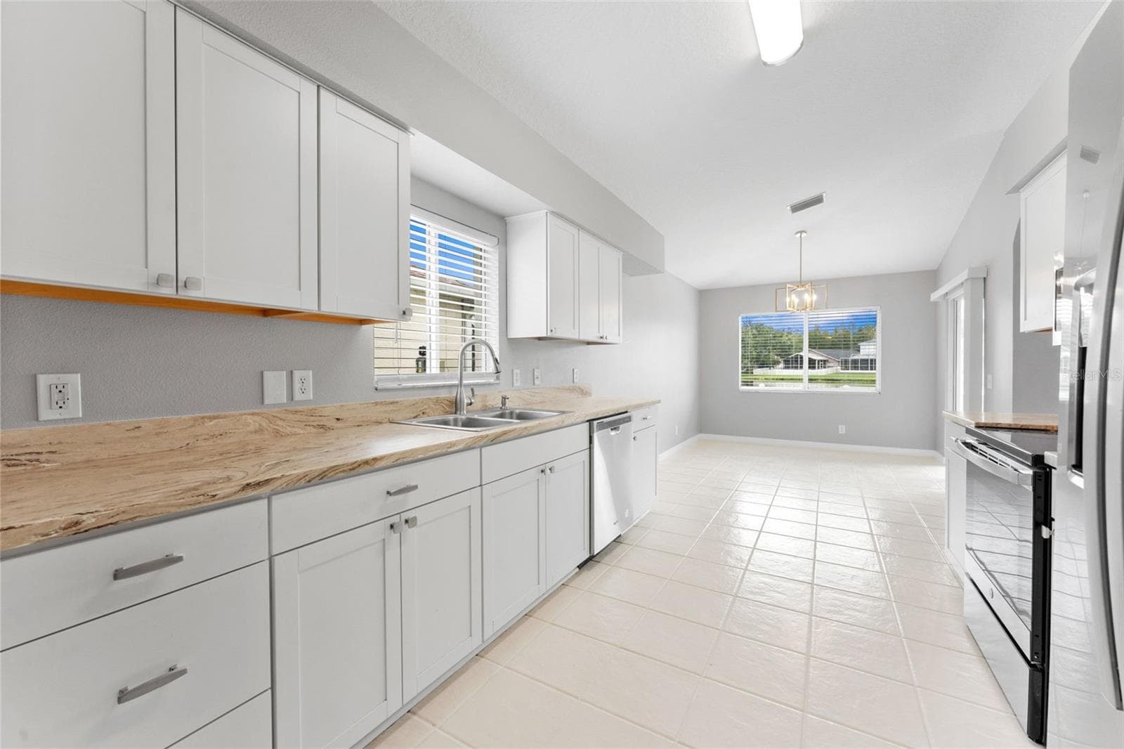 Single Family Residence at 19009 FISHERMANS BEND DR, LUTZ, photo 19 of 56