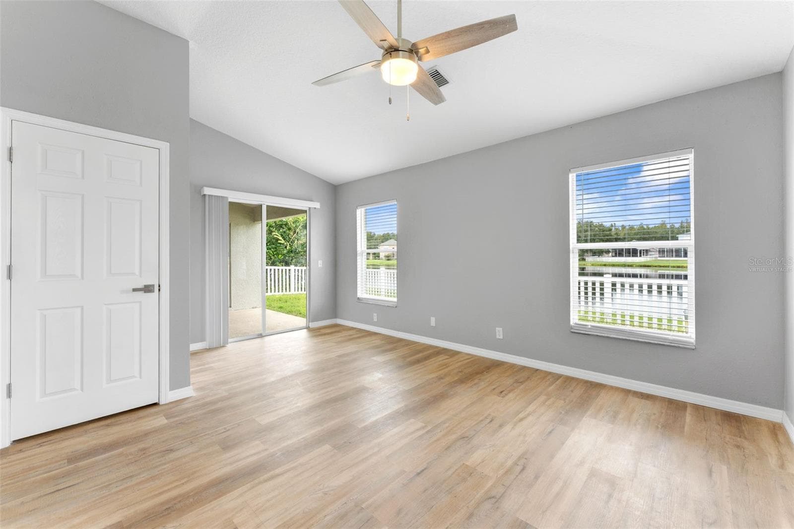 *Virtually Staged* - 19009 FISHERMANS BEND DR, LUTZ