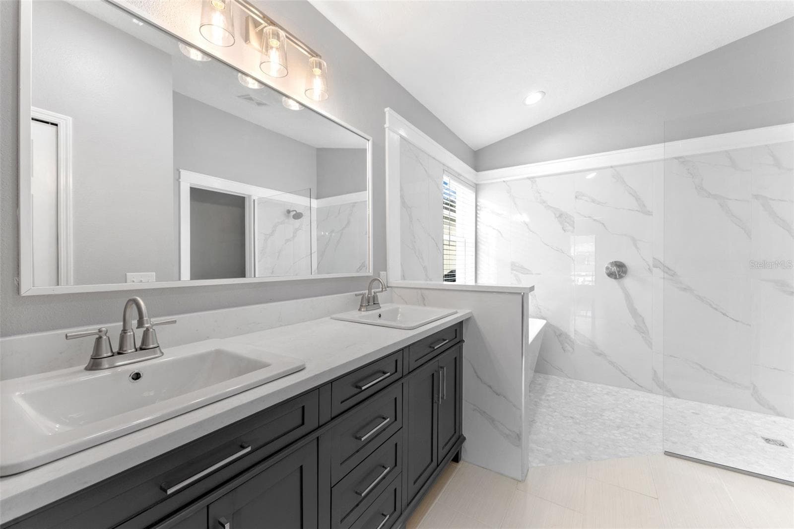 Single Family Residence at 19009 FISHERMANS BEND DR, LUTZ, photo 29 of 56