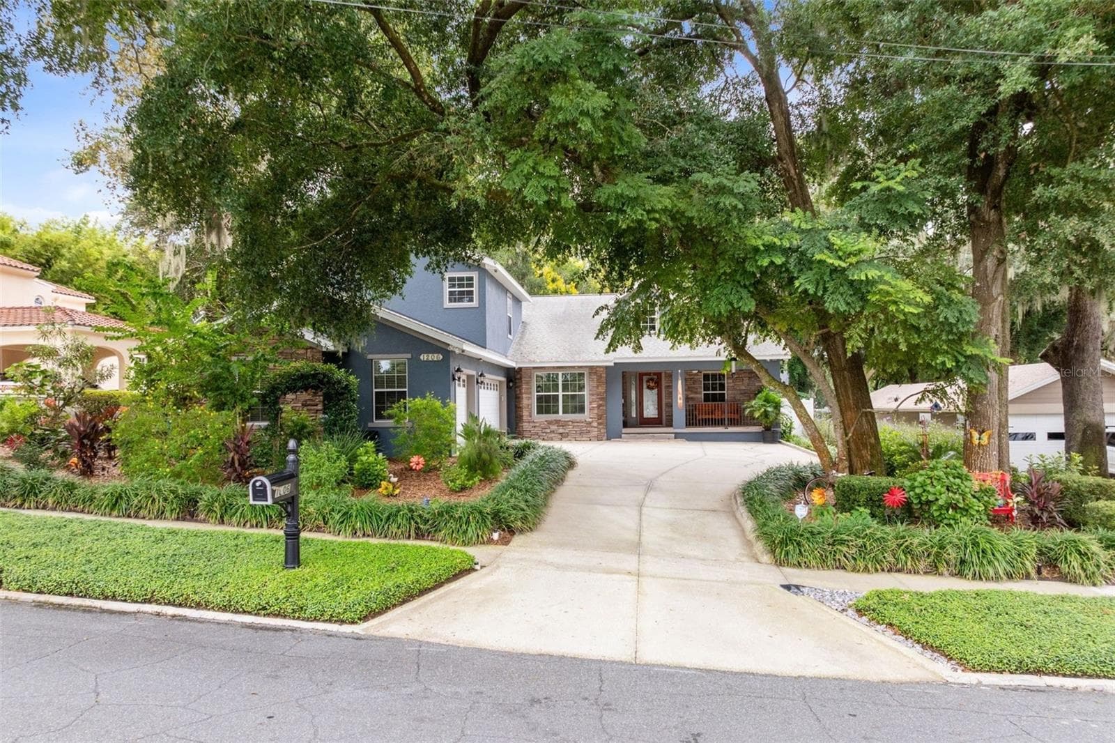 Single Family Residence at 1206 LAKESHORE DR, MOUNT DORA, photo 2 of 33