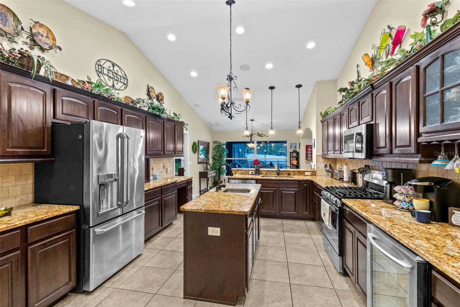 Single Family Residence at 1206 LAKESHORE DR, MOUNT DORA, photo 4 of 33