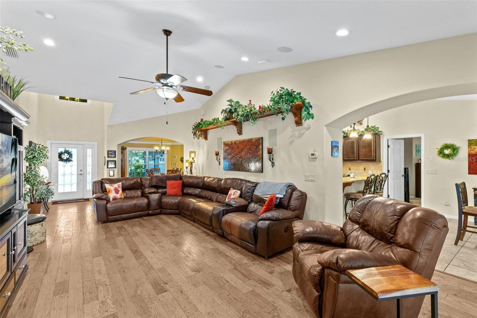 Single Family Residence at 1206 LAKESHORE DR, MOUNT DORA, photo 7 of 33