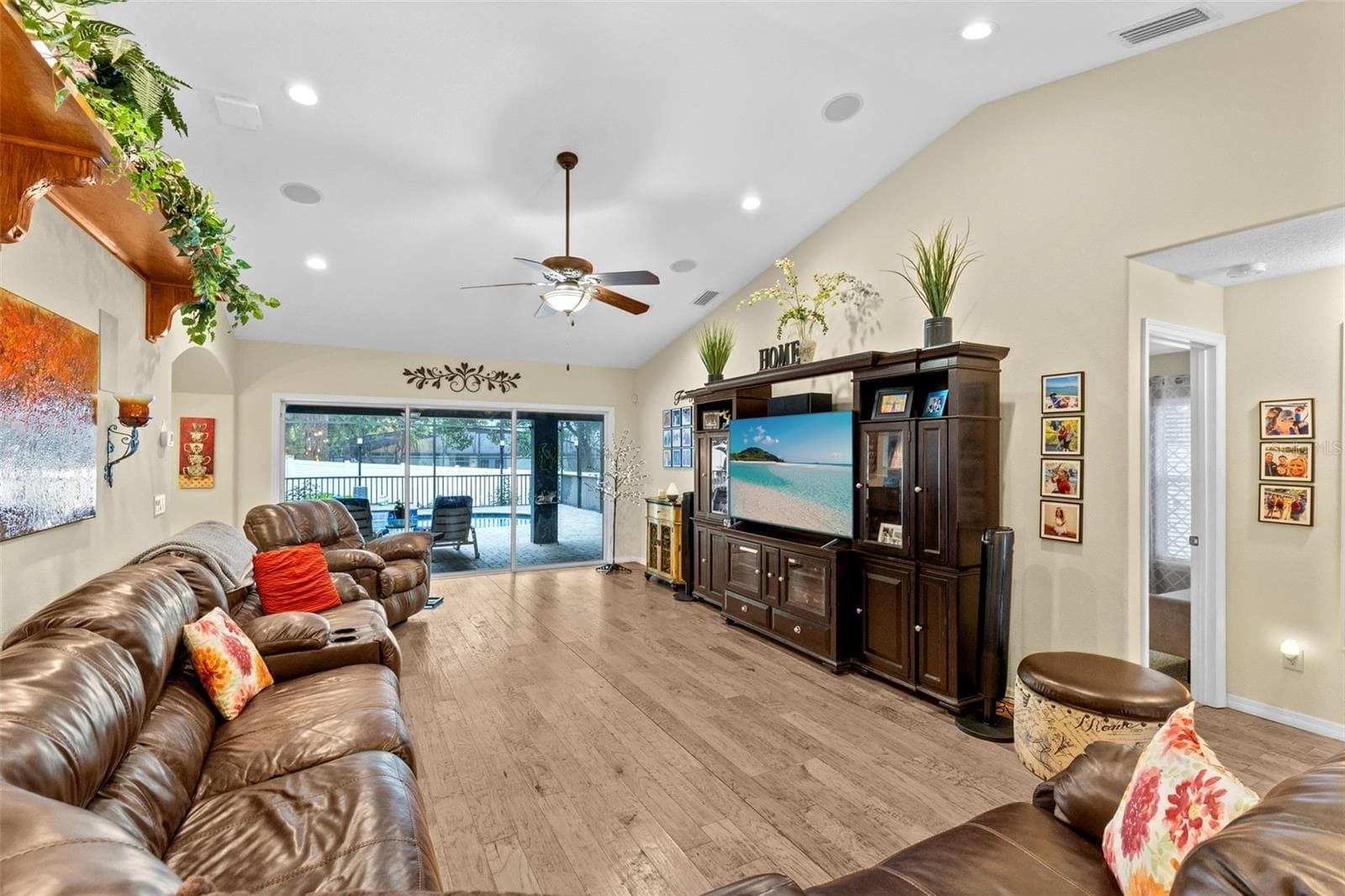 Single Family Residence at 1206 LAKESHORE DR, MOUNT DORA, photo 8 of 33