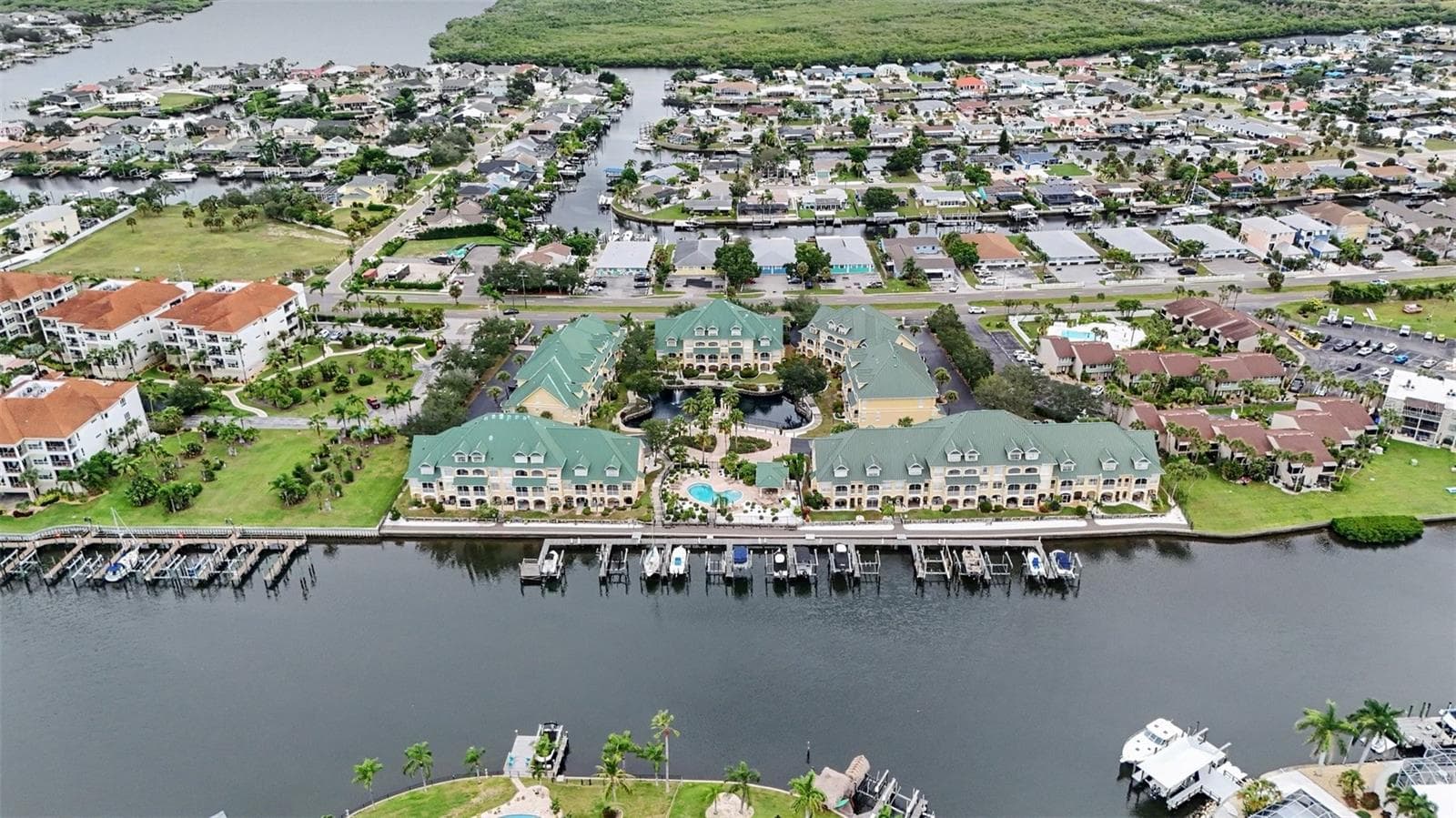 Townhouse at 6301 SUNSET BAY CIR, APOLLO BEACH, photo 2 of 18