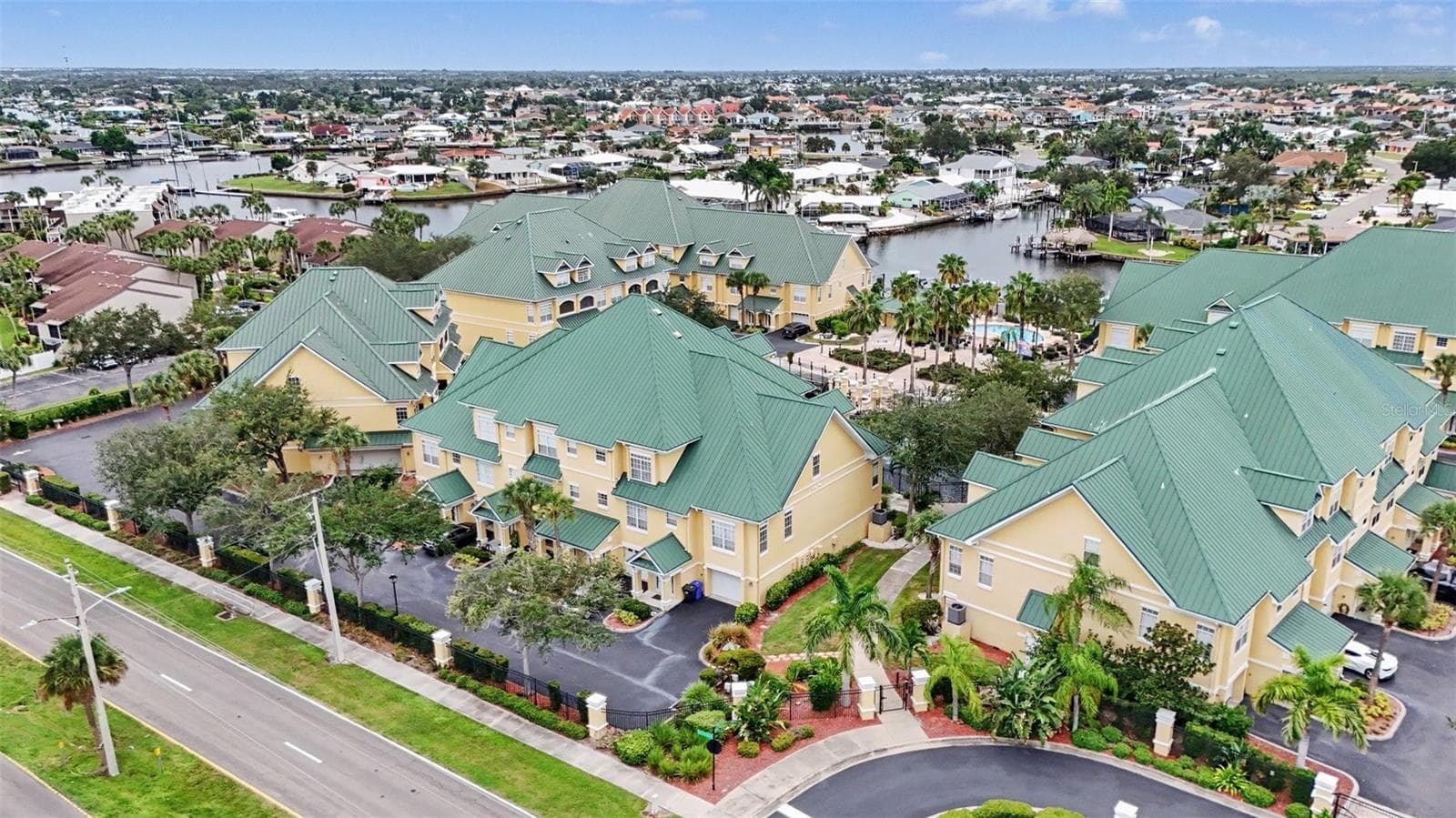 Townhouse at 6301 SUNSET BAY CIR, APOLLO BEACH, photo 3 of 18