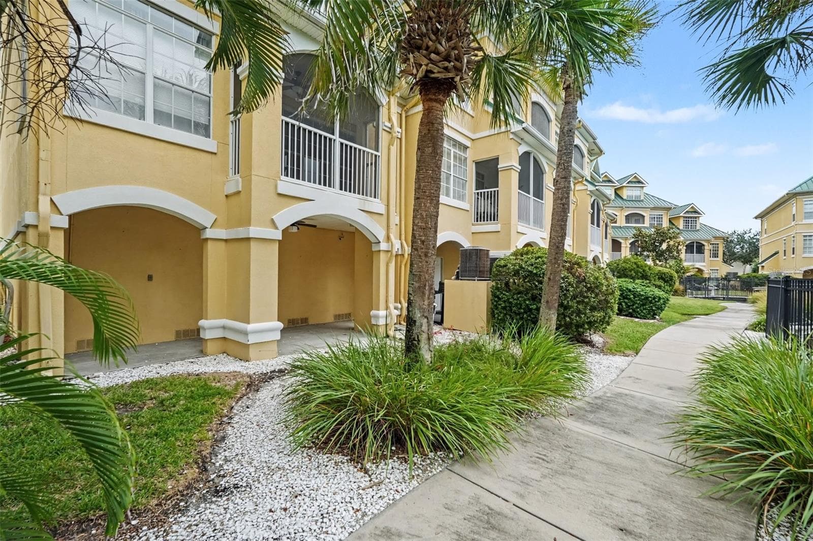 Townhouse at 6301 SUNSET BAY CIR, APOLLO BEACH, photo 6 of 18