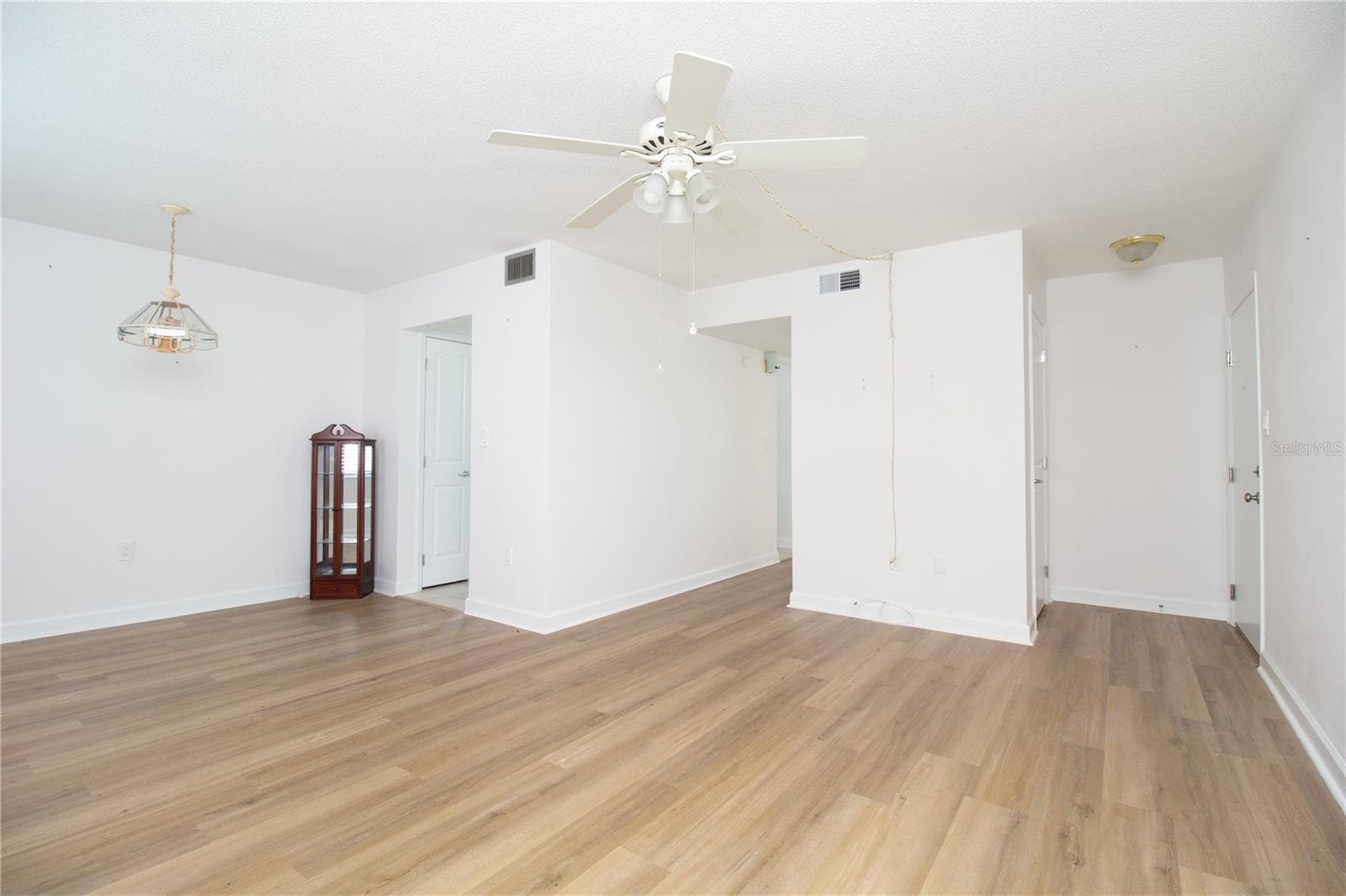 Living room dinning and entrance door - 6940 A SUNSET DR S #1A, SOUTH PASADENA