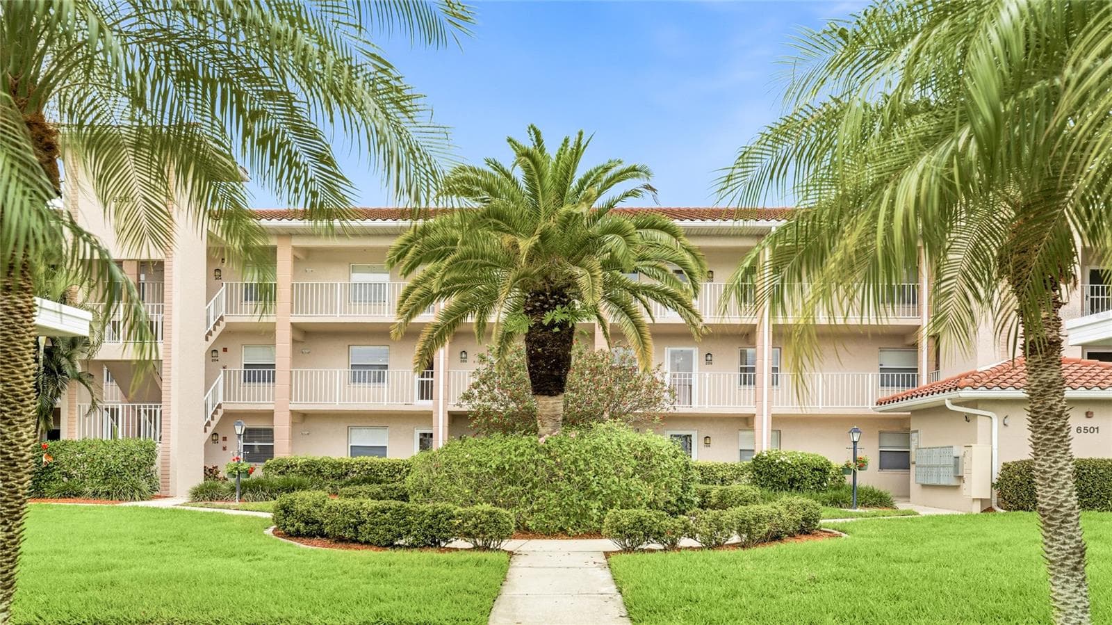 Condominium at 6501 STONE RIVER RD #302, BRADENTON, photo 5 of 41