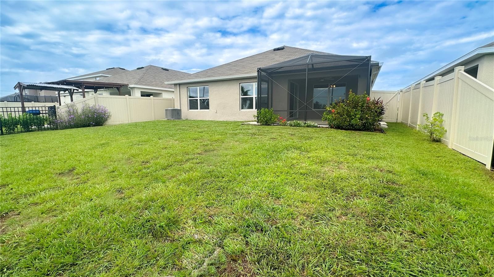Spacious fenced backyard - 12293 MOUNTAIN ISLAND TRL, PARRISH