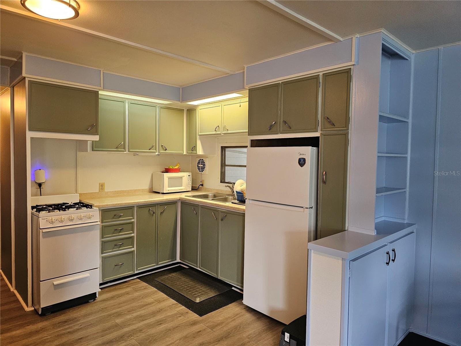 Mobile Home at 37433 HAMMOND DR, ZEPHYRHILLS, photo 7 of 29