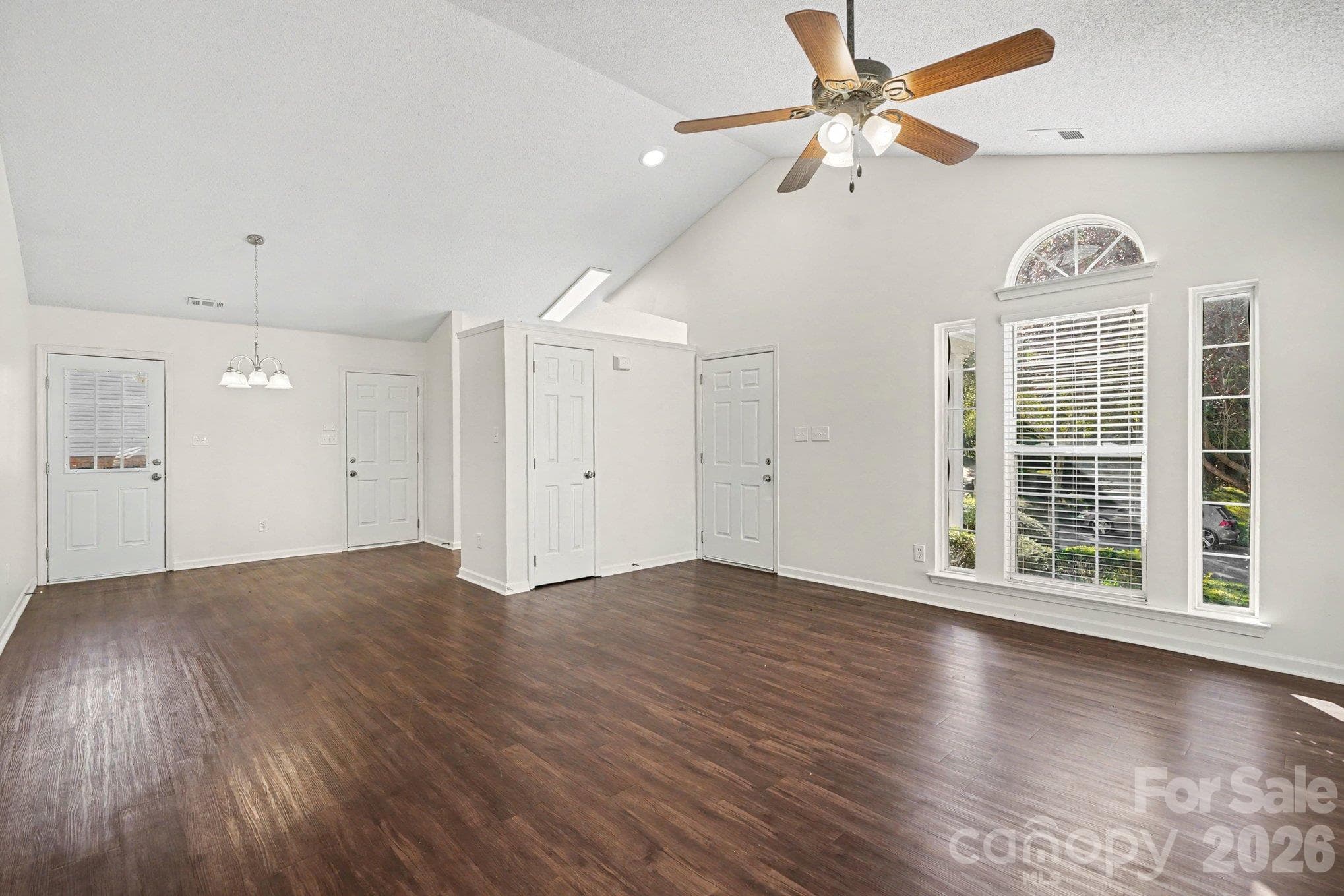 Single Family Residence at 4609 Avalon Forest Lane, Charlotte, photo 4 of 22